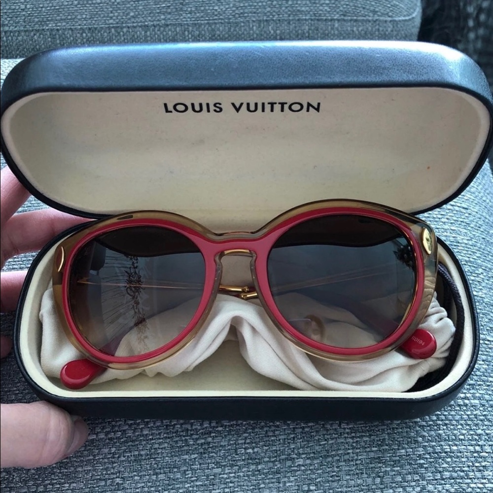 Auth Louis Vuitton sunglasses